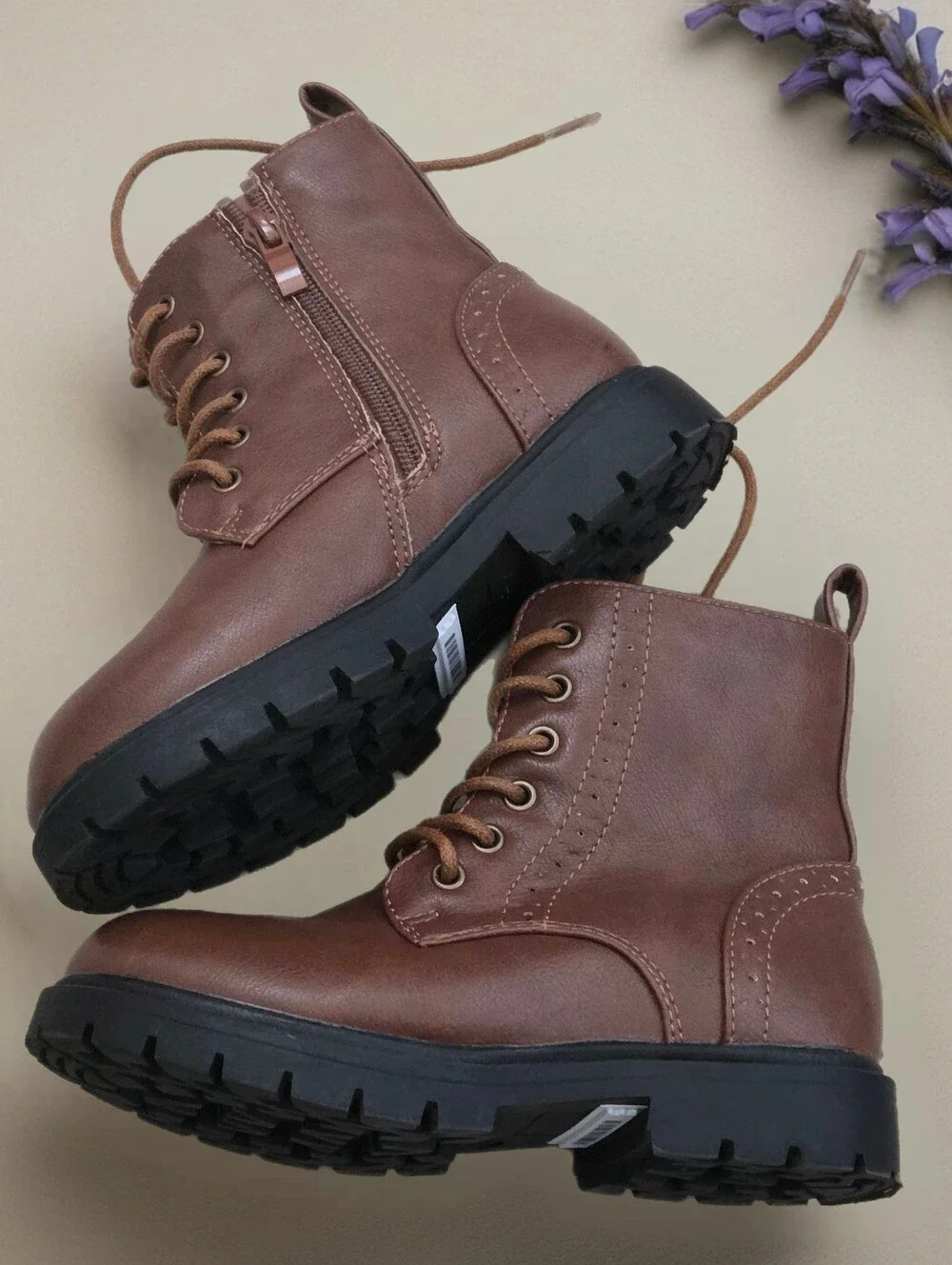 New never used leather boots shoes  Girls size us 10 kids